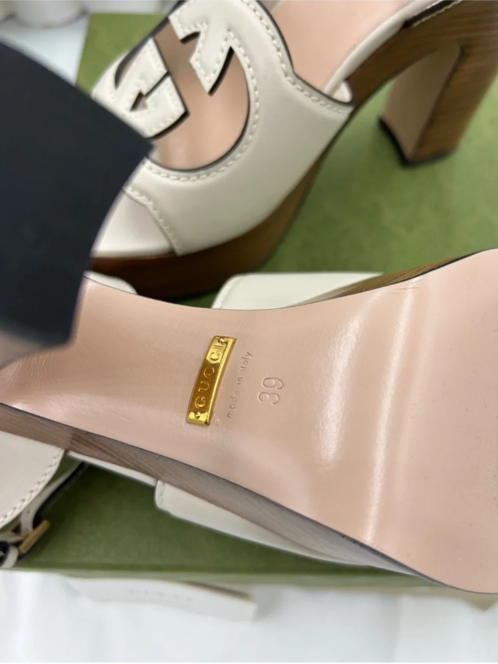 Women’s Gucci interlocking GG leather platform sandals size 39 made in Italy. - Picture 10 of 11